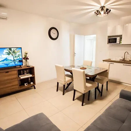 Apartman Little Violet - Balcony & Free Parking *