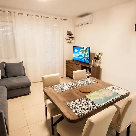 Apartman Little Violet - Balcony & Free Parking
