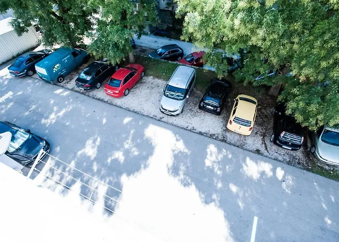 Lägenhet Little Violet - Balcony & Free Parking *