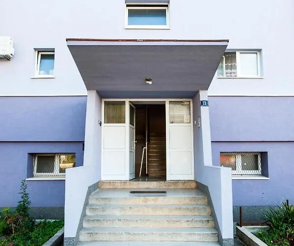Little Violet - Balcony & Free Parking
